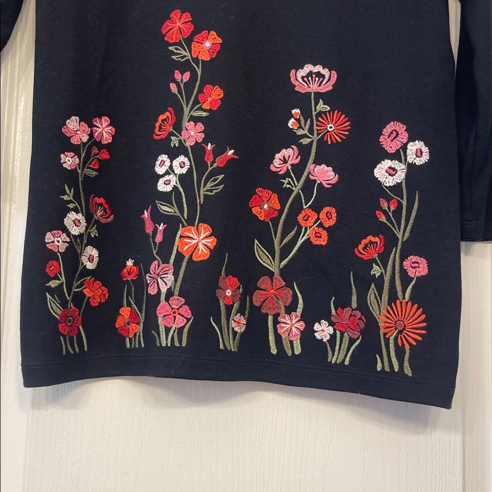 Karen Scott top featuring and detailed colorful flower embroidery size PS NEW - Picture 3 of 4